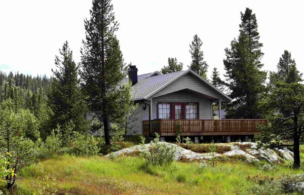small-private-house-forest-tuddal-gaustatoppen-norway-compressed